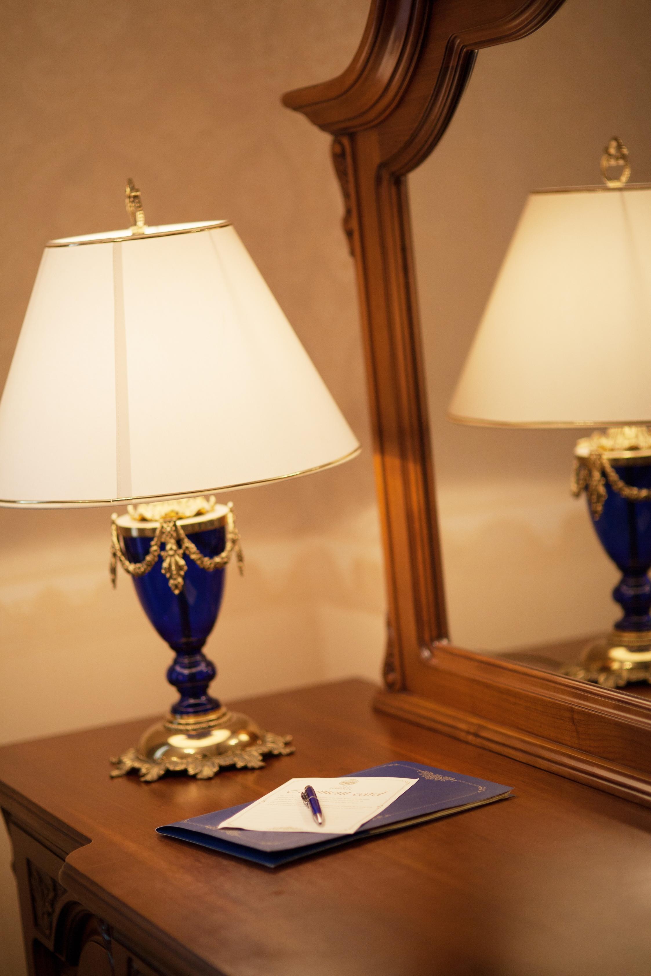 Grand Hotel London Varna Extérieur photo A table lamp