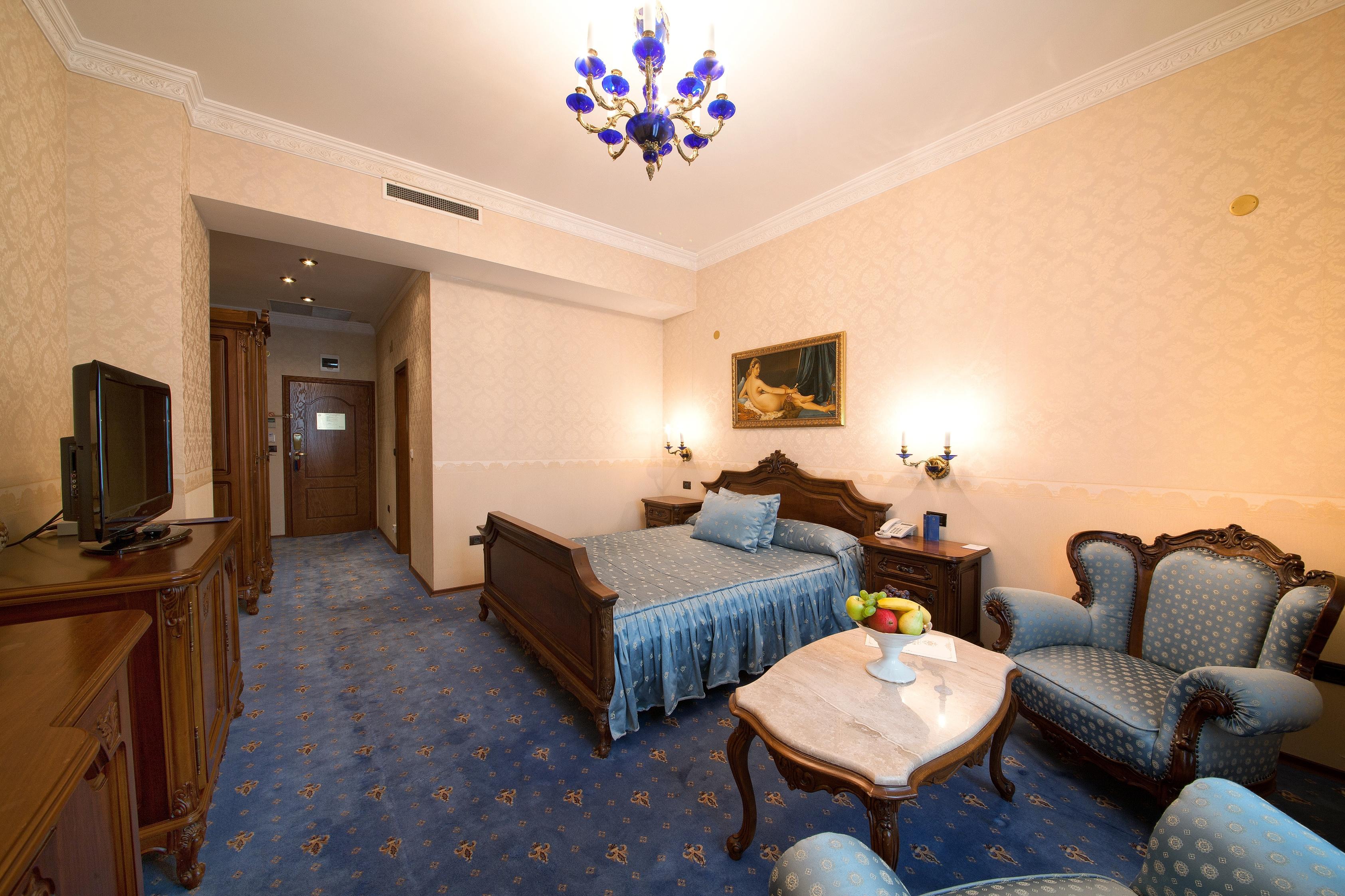 Grand Hotel London Varna Extérieur photo A room at the hotel