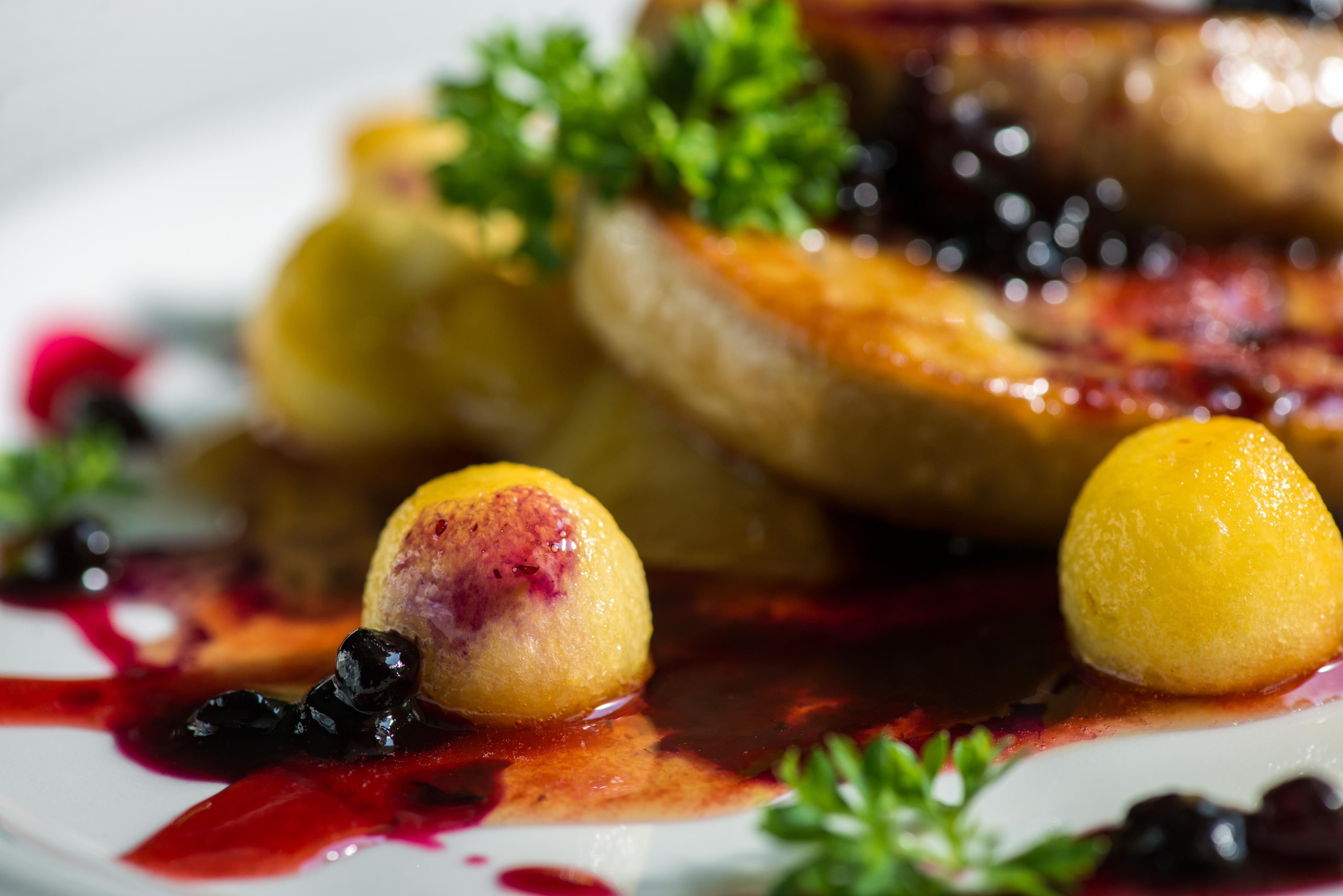 Grand Hotel London Varna Extérieur photo A close-up of a plate of fruit