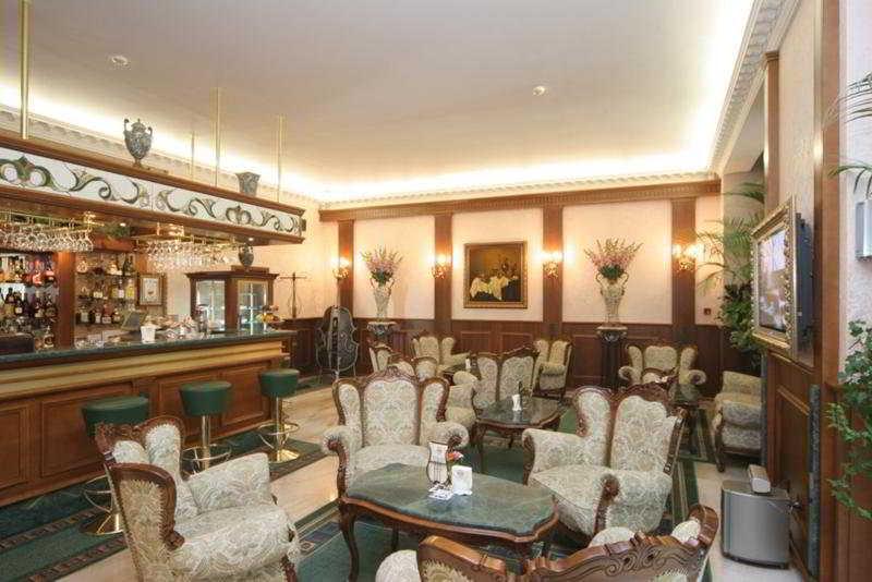 Grand Hotel London Varna Restaurant photo The bar