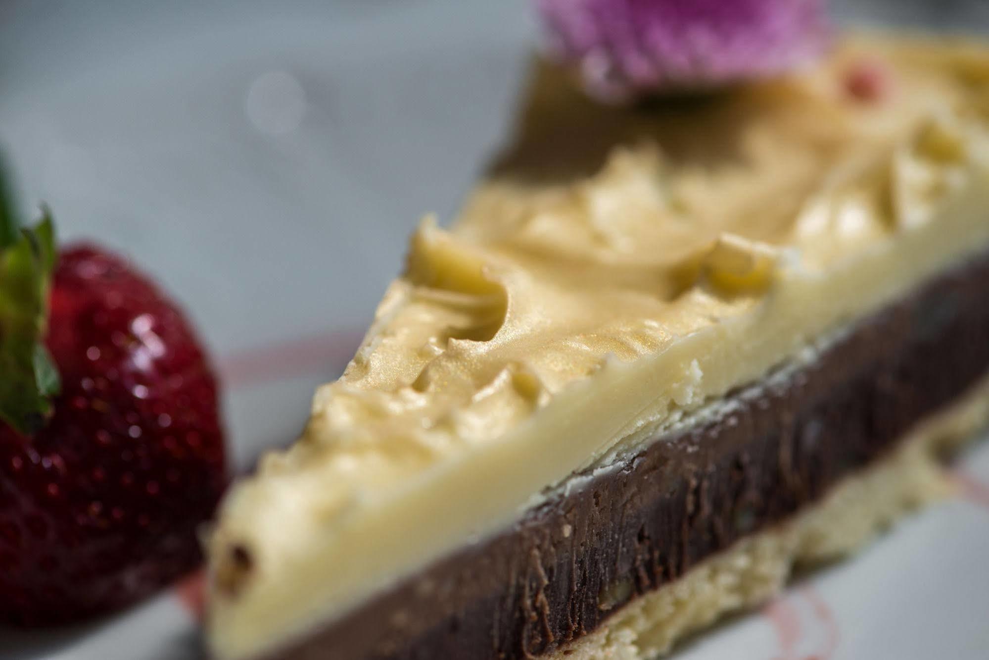 Grand Hotel London Varna Extérieur photo A slice of chocolate and fig cake